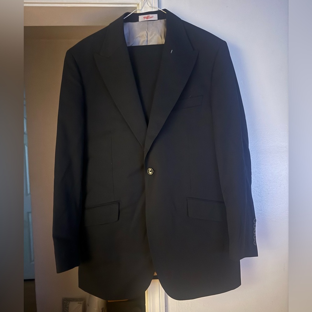 This is a 2 piece all black Tiglio suit.